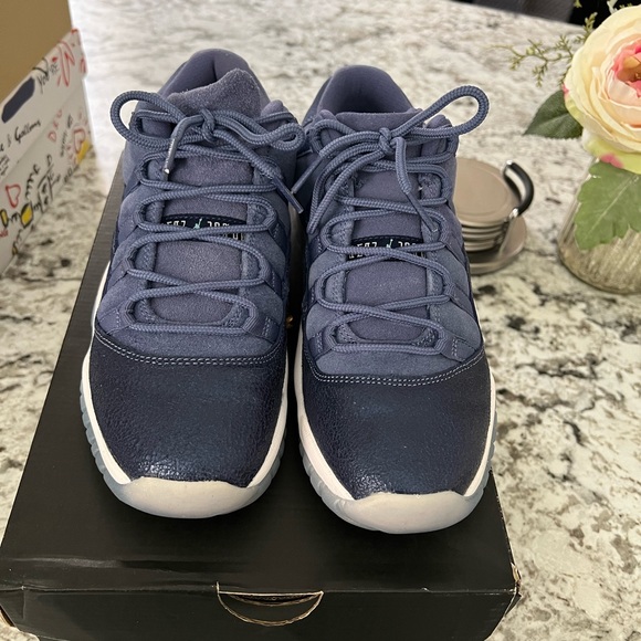 Boys Jordan's 11 in great condition!!! - Picture 3 of 3